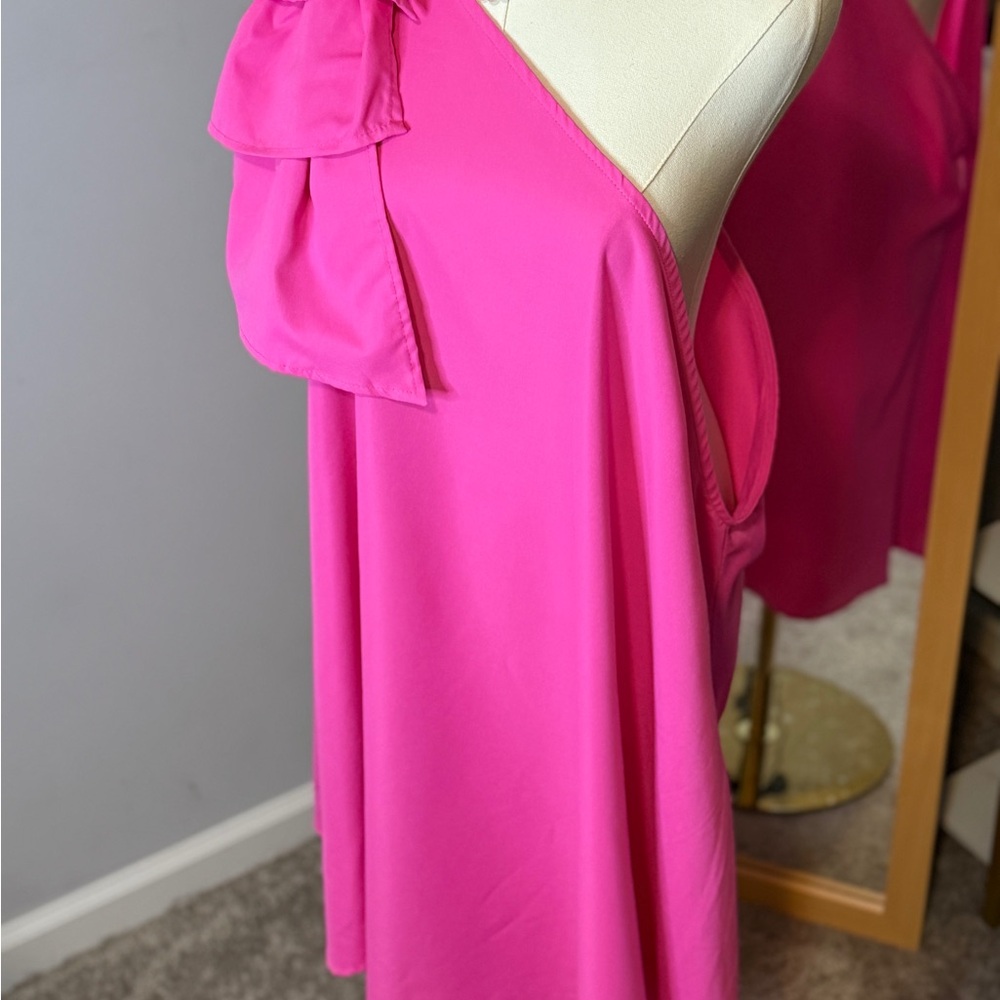 Fuchsia/Magenta Sexy Dress with left side slit. Dancing, Girls night out.‎ - Picture 5 of 6